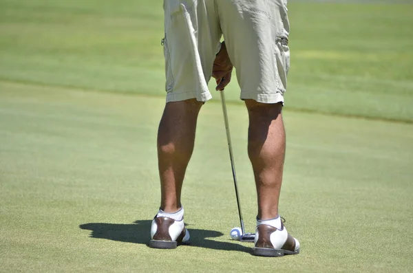 Photo Legs Man Wearing Shorts Playing Golf Field Sunny Day — Stock Photo, Image