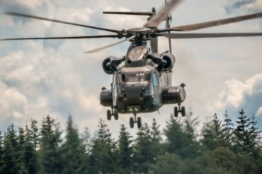 Helikopterin uçmaya hazırlandığı yakın çekim.