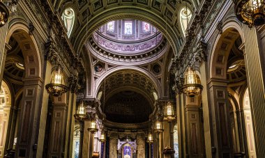 Aziz Peter ve Paul Katedrali 'nin Philadelphia, ABD' deki iç mekanı.