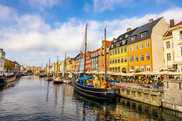 Ein Kanalblick Auf Schiffe Und Restaurants Kopenhagen Dänemark — Stockfoto