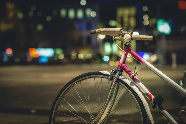 Ein Altes Fahrrad Gegen Bokeh Licht — Stockfoto