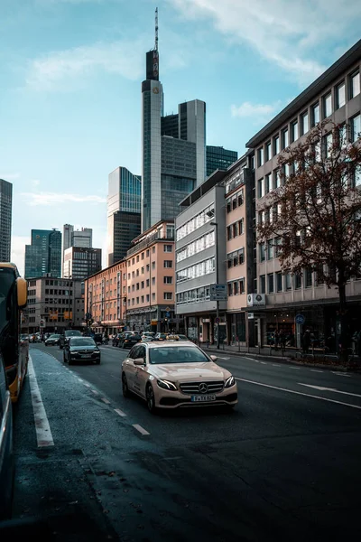 Vertical Shot Modern Car Street Commerzbank Tower Frankfurt Germany — Stock Photo, Image