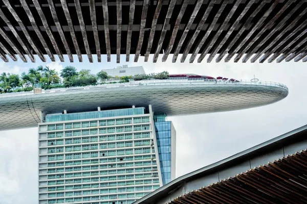 Uma Foto Baixo Ângulo Famoso Hotel Marina Bay Sands Cingapura — Fotografia de Stock