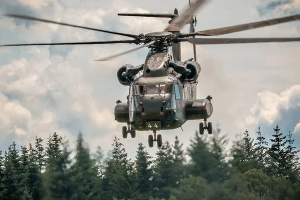 Helikopterin Uçmaya Hazırlandığı Yakın Çekim — Stok fotoğraf