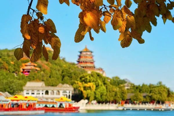 中国の頤和園の秋の景色の選択フォーカスショット — ストック写真