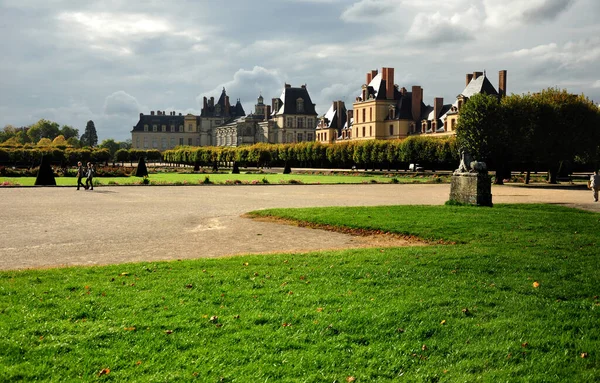 Ein Schöner Blick Auf Touristen Die Die Gärten Des Palais — Stockfoto