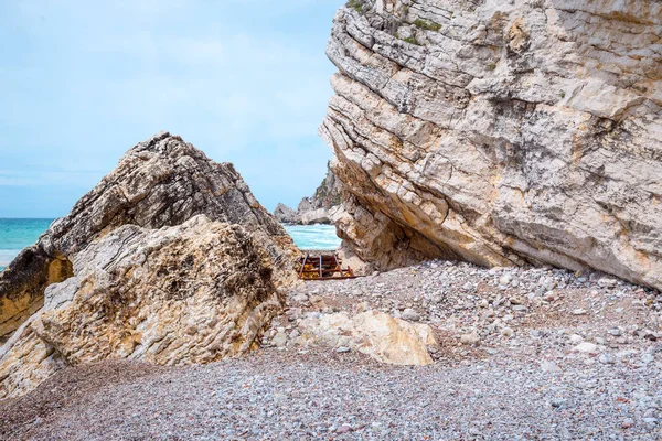 Den Molniga Himlen Och Klippan Vid Adriatiska Havet Budva Sveti — Stockfoto