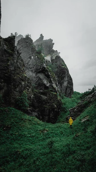 Μια Κάθετη Άποψη Της Finnesjura Helgelandskysten Νορβηγία Στη Βροχή — Φωτογραφία Αρχείου