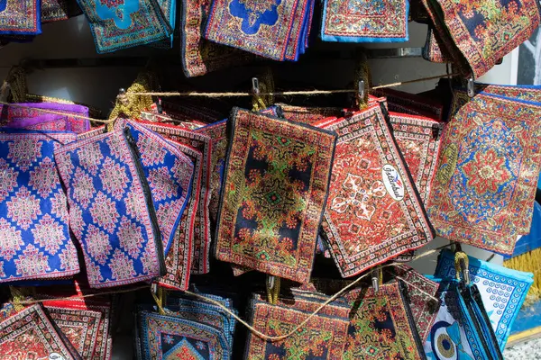 Eine Nahaufnahme Vieler Orientalischer Teppichmünztaschen Sehen — Stockfoto