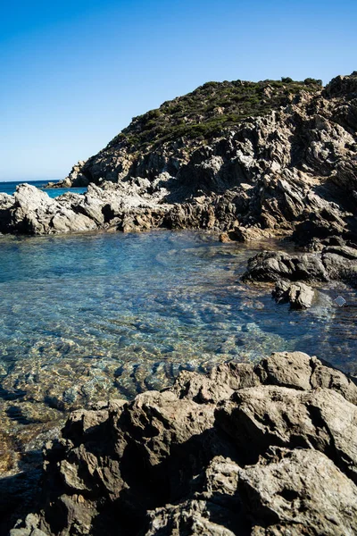 Vertical Shot Rocky Beach Clear Water Sardinia — Stock Photo, Image