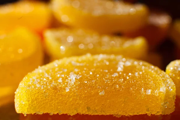 Селективный Снимок Лимонного Ломтика Желе Покрытого Сахаром — стоковое фото