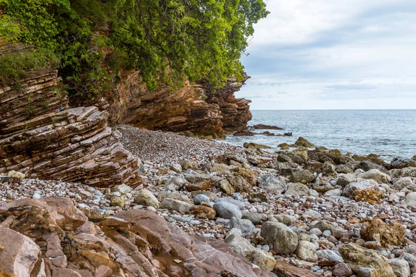 Een Prachtige Zeegezicht Van Adriatische Zee Rotsachtige Strand Montenegro Een — Stockfoto