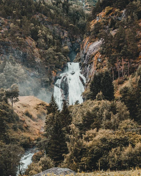 Знімок Водоспадів Між Зеленими Горами — стокове фото