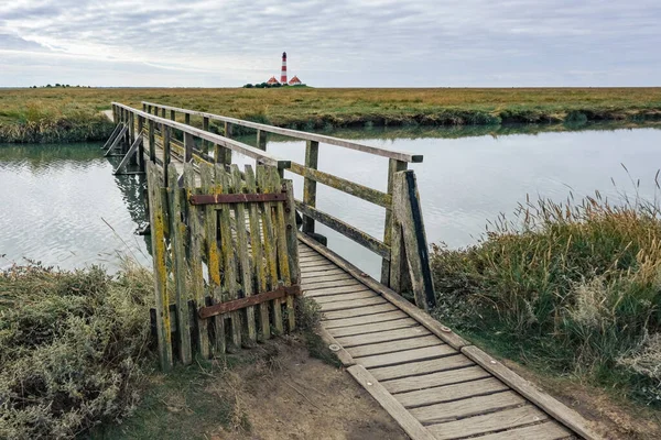 Θέα Μιας Ξύλινης Προβλήτας Στο Νερό Προς Φάρο Westerhever Βαλτική — Φωτογραφία Αρχείου