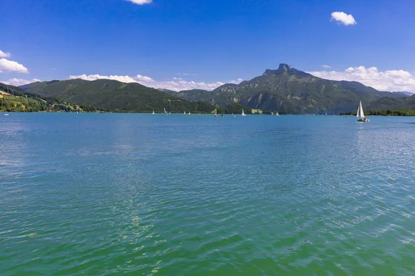 Una Hermosa Vista Lago Claro Montañas Día Soleado — Foto de Stock