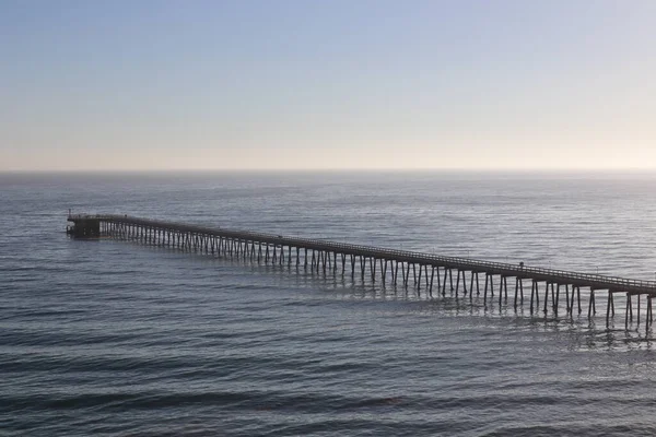Santa Barbara California Yakınlarında Okyanusta Bir Iskele — Stok fotoğraf
