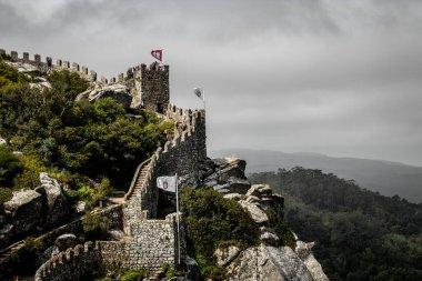 Parque Nacional da Pena, Sintra, Portekiz 'de bulutlu bir gün