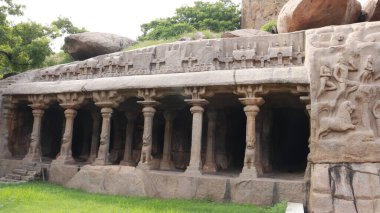 Krishna Mandapam 'ın Arjuna' daki Kefaret Mahabalipuram 'daki köşe yazılarının yakın çekimi.