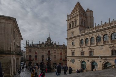 Santiago de Compostela katedralinin perspektif görüntüsü..