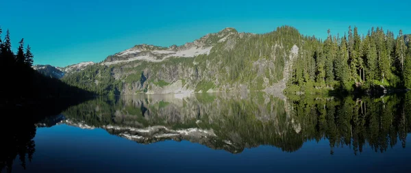 Vacker Reflektion Över Big Heart Lake Washington State — Stockfoto