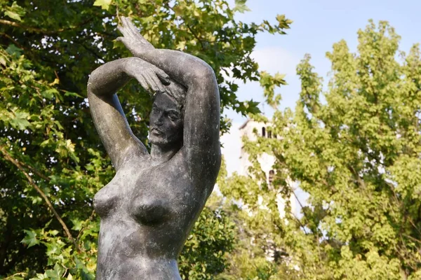 Eine Statue Einer Tanzenden Frau Bosnien Und Herzegowina — Stockfoto