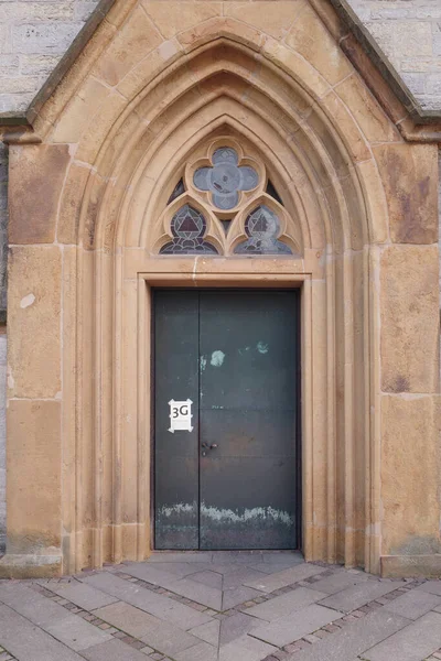 Γραφική Λήψη Ειδοποίησης Πόρτα Εκκλησίας Στο Bielefeld Γερμανία — Φωτογραφία Αρχείου
