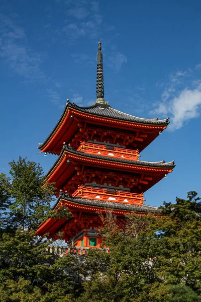 Antigo Edifício Estilo Japonês Contra Céu Azul — Fotografia de Stock