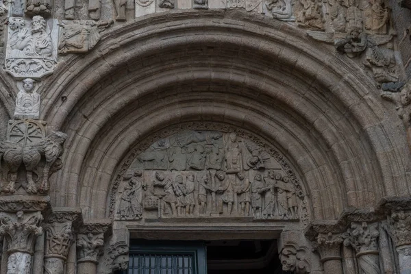 サンティアゴ コンポステーラ大聖堂の入り口の詳細のクローズアップショット — ストック写真