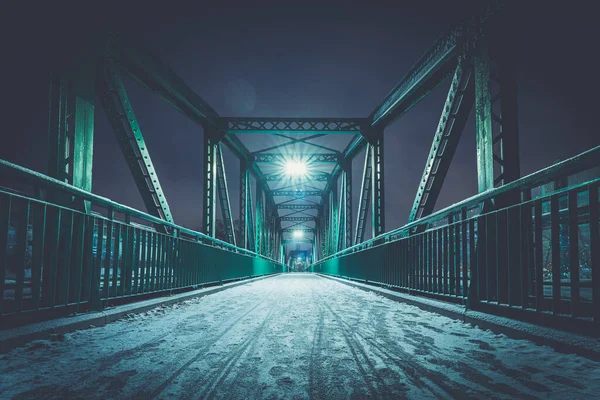 Disparo Del Viejo Puente Hierro Durante Invierno Con Luces Por — Foto de Stock