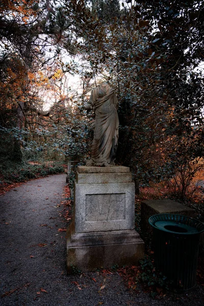 Primer Plano Estatua Sin Cabeza Los Jardines Iveagh Dublín — Foto de Stock