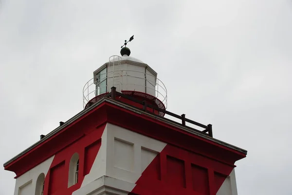 Nahaufnahme Eines Rot Weißen Leuchtturms Hintergrund Des Himmels — Stockfoto