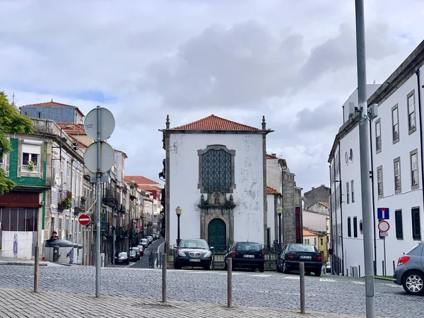 Πόλη Του Πόρτο Στην Πορτογαλία Διαθέτει Την Πρόσοψη Του Παρεκκλησίου — Φωτογραφία Αρχείου