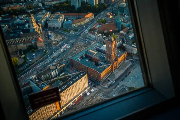 Plano Superior Del Rotes Rathaus Ayuntamiento Rojo Desde Ventana Berlín — Foto de Stock