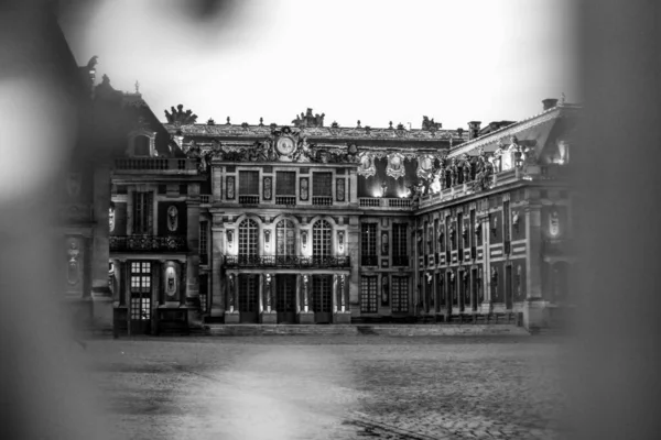 Sebuah Tembakan Greyscale Dari Istana Versailles — Stok Foto