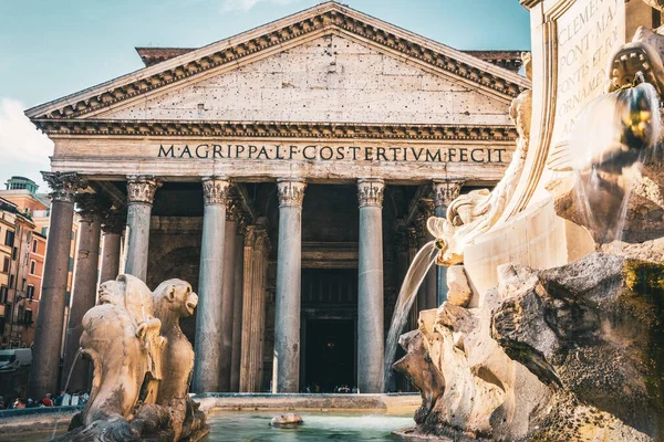 Pantheon Con Una Fontana Roma — Foto Stock