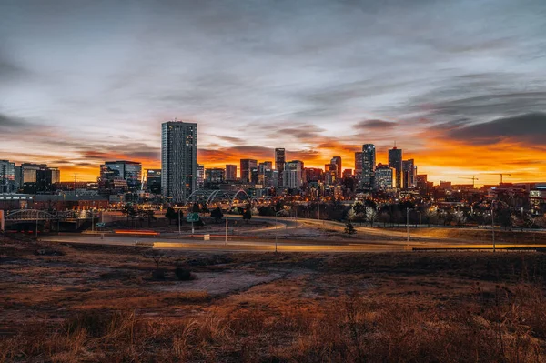 Foto Dello Skyline Denver Sunrise City Cielo Fiamme — Foto Stock