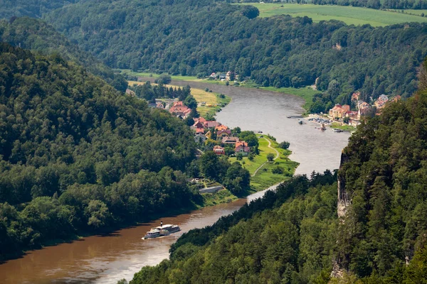Живописный Вид Реку Протекающую Через Лес Саксоне Швейцария Германия — стоковое фото
