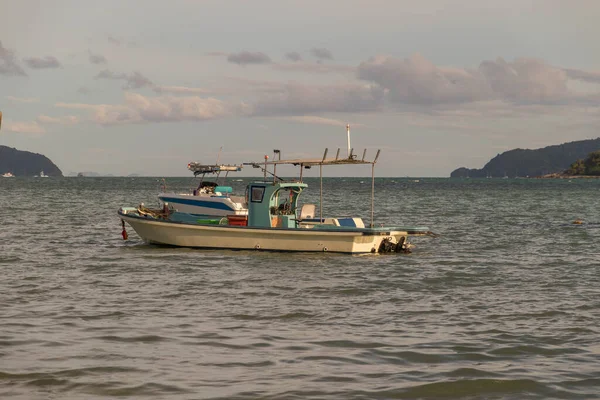 Красивый Снимок Рыбацкой Лодки Раваи Пхукете Таиланд — стоковое фото