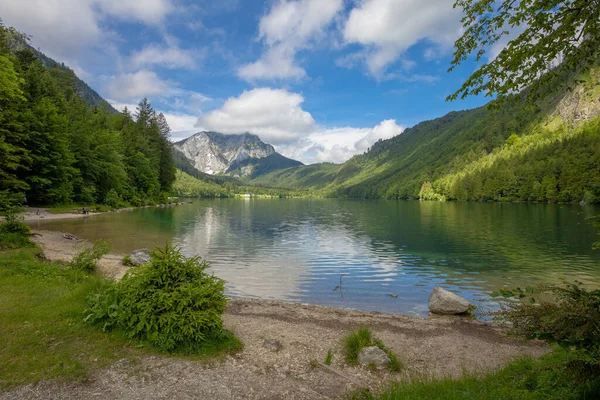 Ein Schöner Blick Auf Einen Klaren See Und Die Berge — Stockfoto
