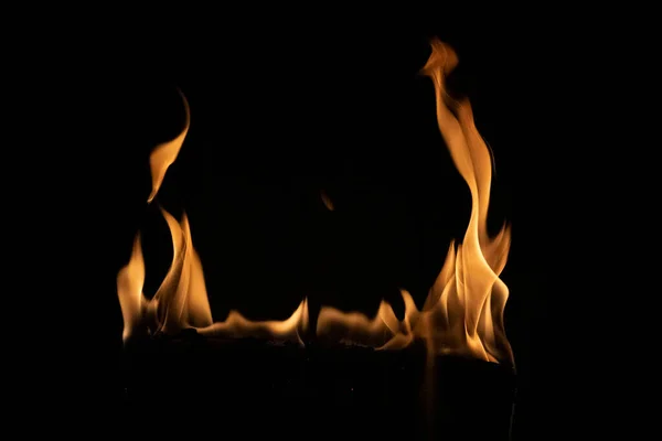 Tiro Perto Incêndio Chamas Isolado Fundo Preto — Fotografia de Stock