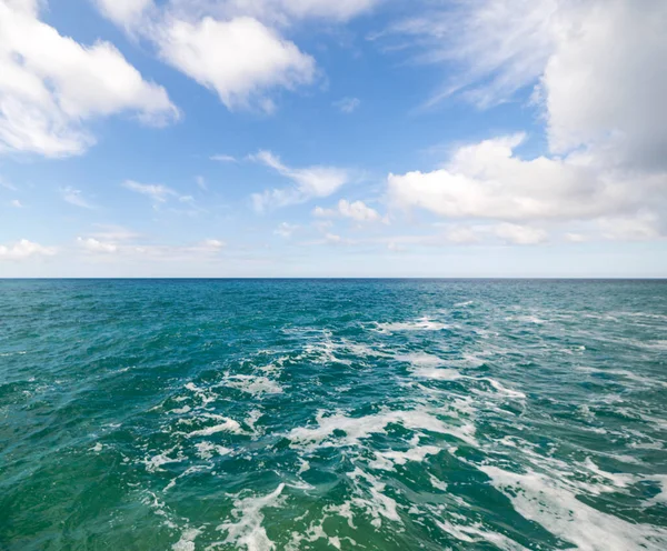 Oblačná Modrá Obloha Nad Jaderským Mořem Sveti Stefan Budvě Černá — Stock fotografie