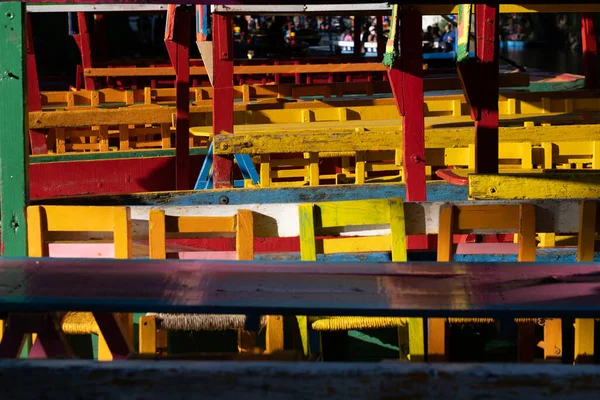 Distintivas Sillas Amarillas Trayectoria Los Barcos Recorren Los Canales Xochimilco —  Fotos de Stock