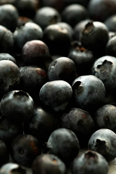 成熟蓝莓质地的垂直拍 — 图库照片
