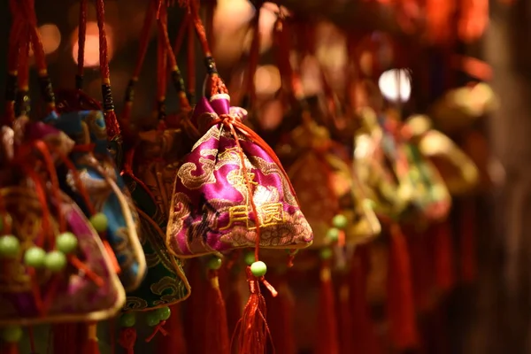 Tiro Foco Seletivo Uma Bolsa Asiática Tradicional Luzes Bokeh — Fotografia de Stock
