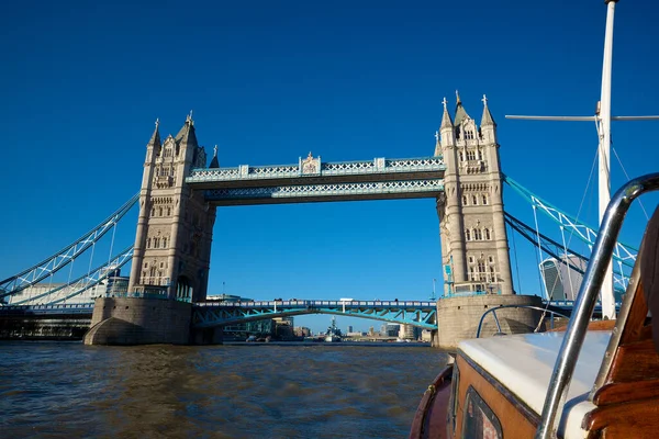Die Berühmte Tower Bridge London Unter Strahlend Blauem Himmel — Stockfoto