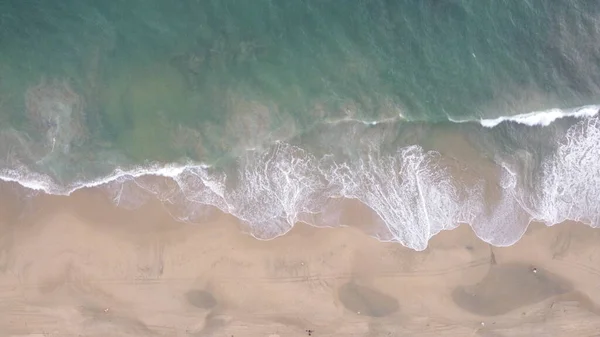 Повітряний Красивий Вид Хвилястий Піщаний Пляж Сонячний День — стокове фото