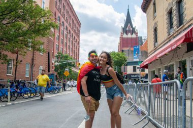 New York 'taki Onur Günü Geçidi' nde heyecanlı insanlar