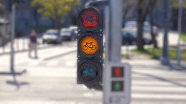 Bisikletler için seçici bir trafik ışığı odağı