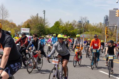 Brooklyn, ABD 'deki Beş Boro Bisiklet Turu' na katılan motorcuların yakın çekim görüntüleri.
