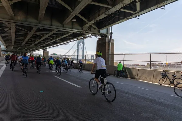 Detailní Záběr Cyklistů Účastnících Pěti Boro Bike Tour Brooklynu Usa — Stock fotografie